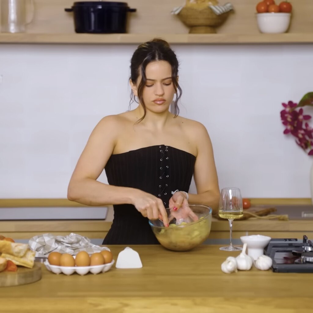 Ahora bate toda la mezcla con un tenedor.