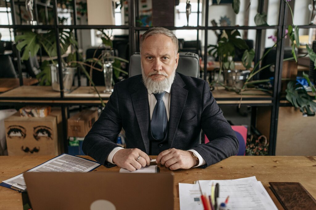 Mi jefe ____ Antonio.