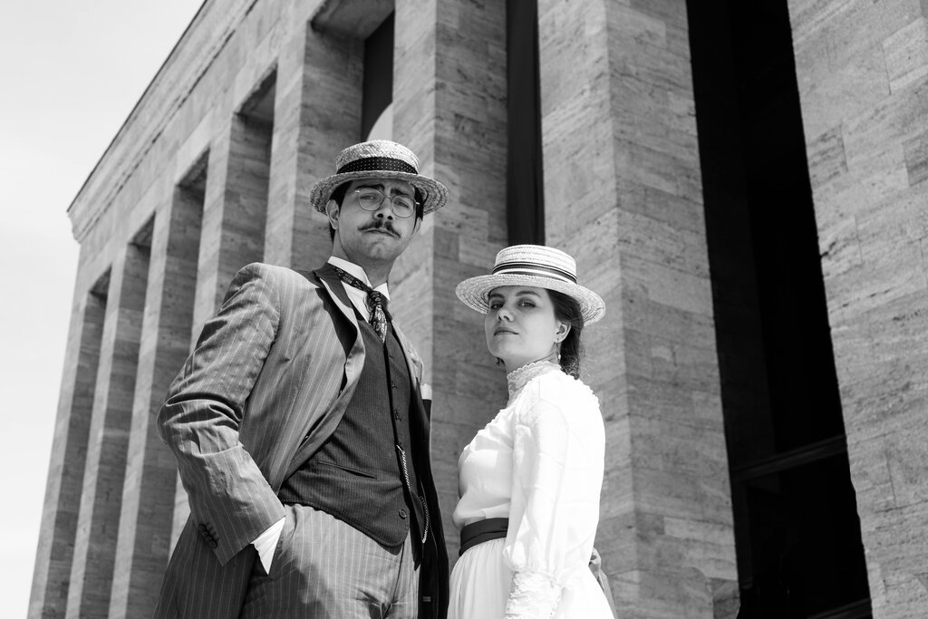 (Nosotros) ____ Pedro y Ana.