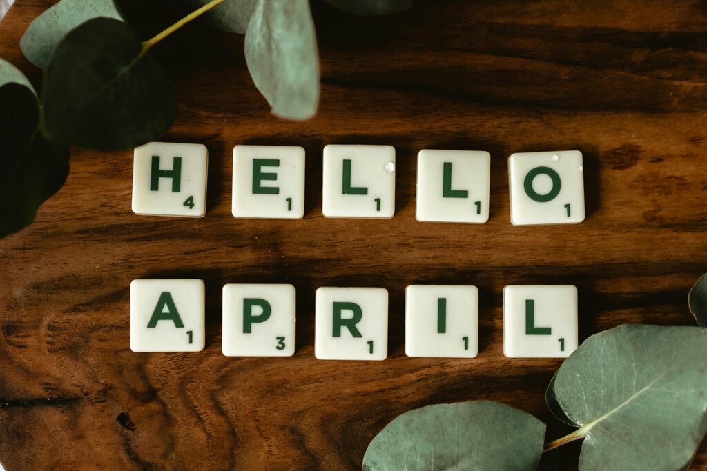 ¿ 四月  = Abril ?