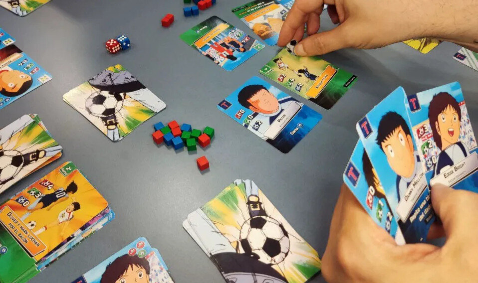 ¿Y en Campeones: Oliver y Benji - El juego de cartas?