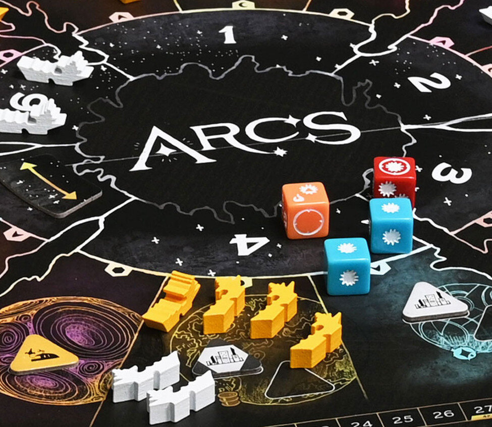 ¿Con cuál de estos juegos comparte autor Arcs?