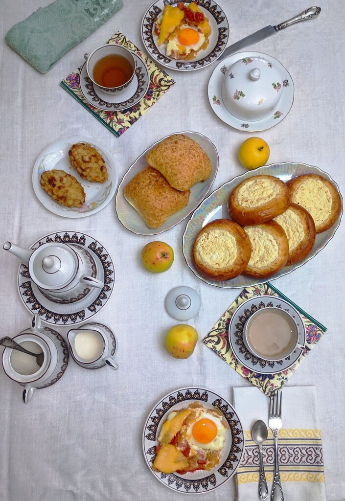 I have breakfast.