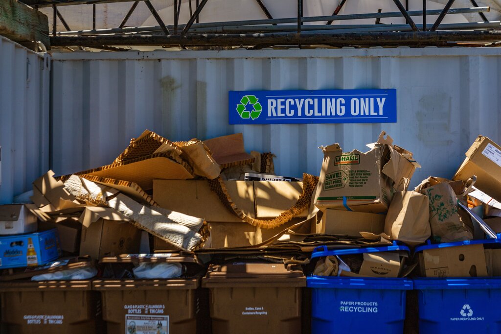 Reciclar los residuos.