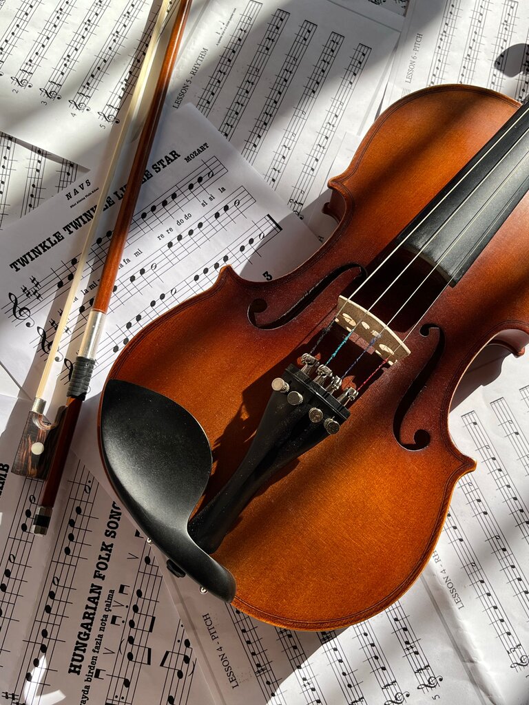 ¿Cuál es la figura musical que dura más tiempo entre la redonda, blanca y negra