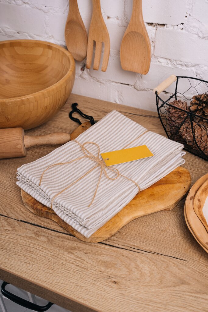 WHICH OF THE FOLLOWING THINGS IS A 'NAPKIN' MADE FROM?