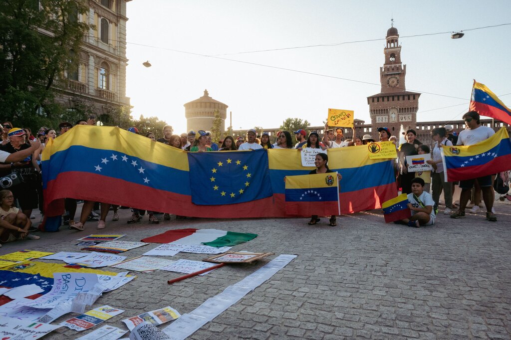 Ala libertad de expresión, ala educación, ala protección.