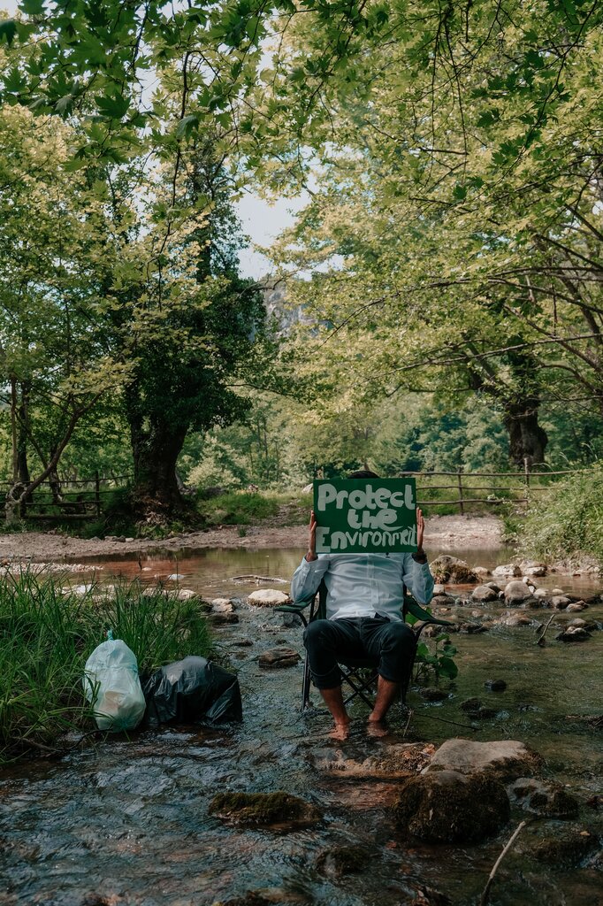 Al voto, proteger los recursos naturales y ambiénteles de un pais. 
