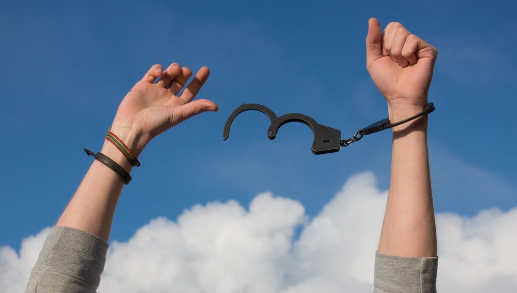 Son libertad, de acción de hacer algo que se debe hacer. 