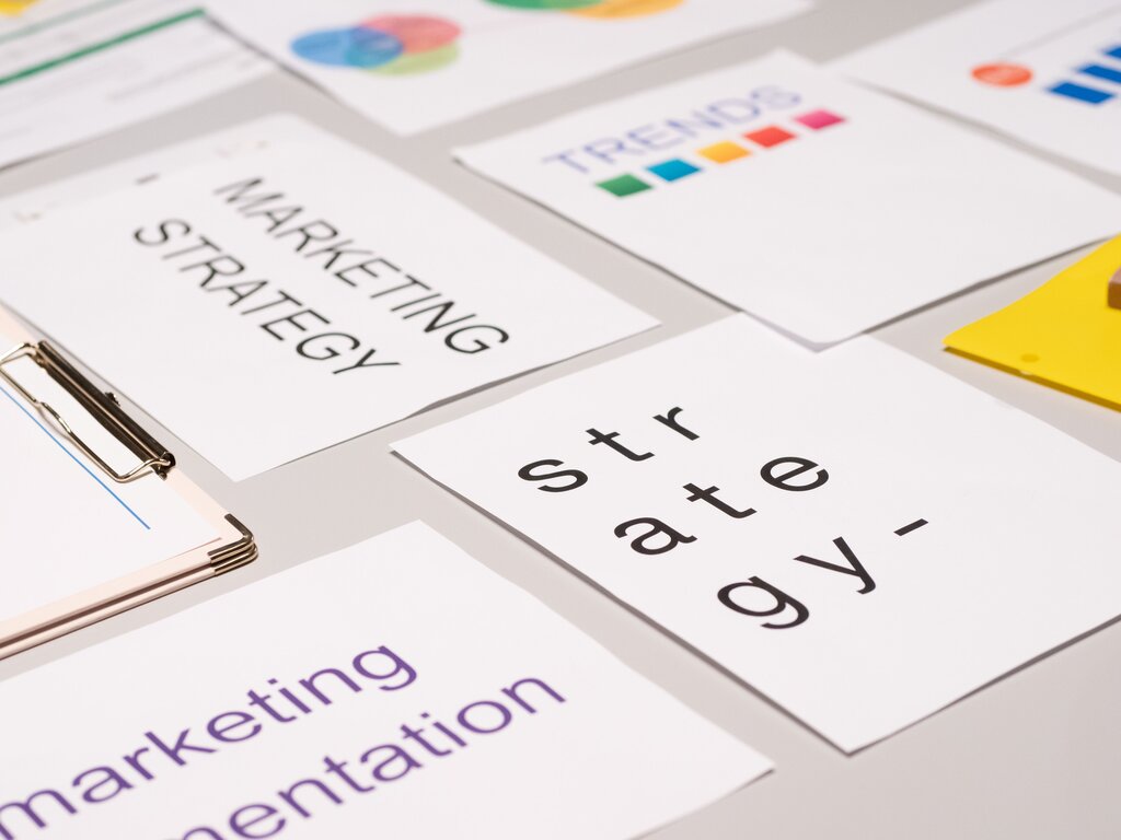 Definir estrategias comerciales.