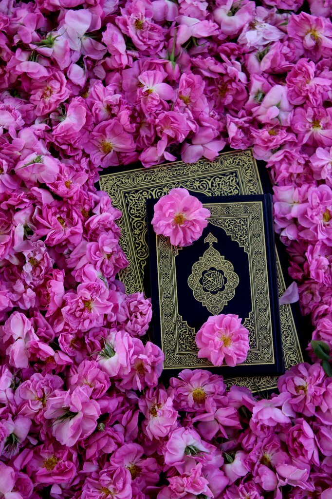 Dan Kami pasti akan menguji dan menyelamatkan kamu dengan sedikit ketakutan, kelaparan, kekurangan harta, jiwa, dan buah-buahan. Dan sampaikanlah kabar gembira kepada orang-orang yang sabar"