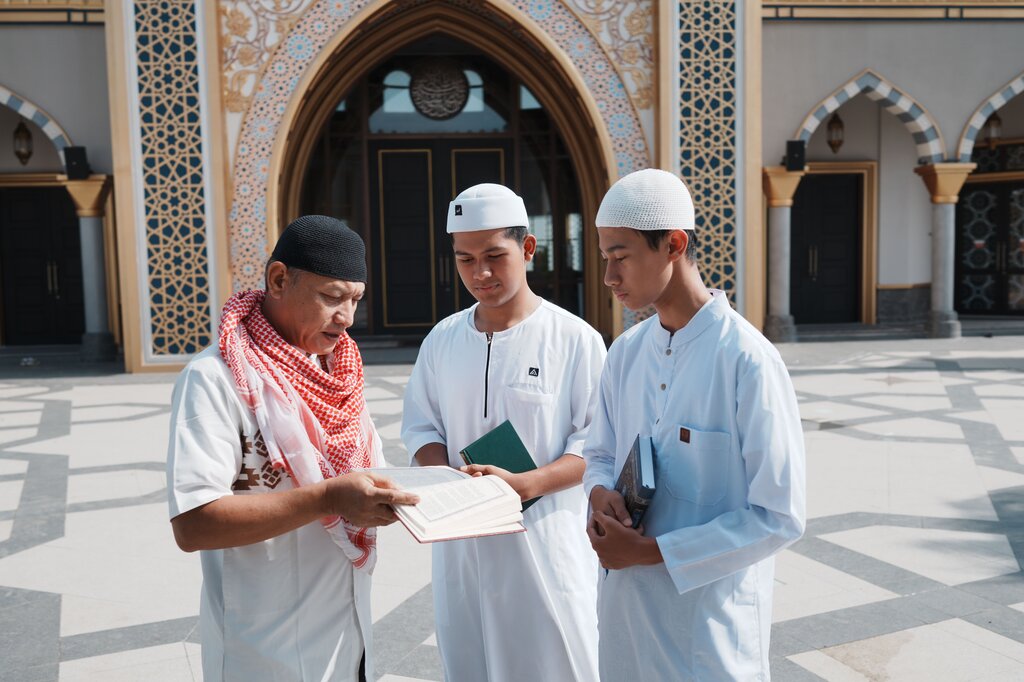 Berdasarkan Q.S. Al-Baqarah ayat 155, Allah SWT menegaskan bahwa Manusia akan diuji dengan beberapa hal, kecuali...