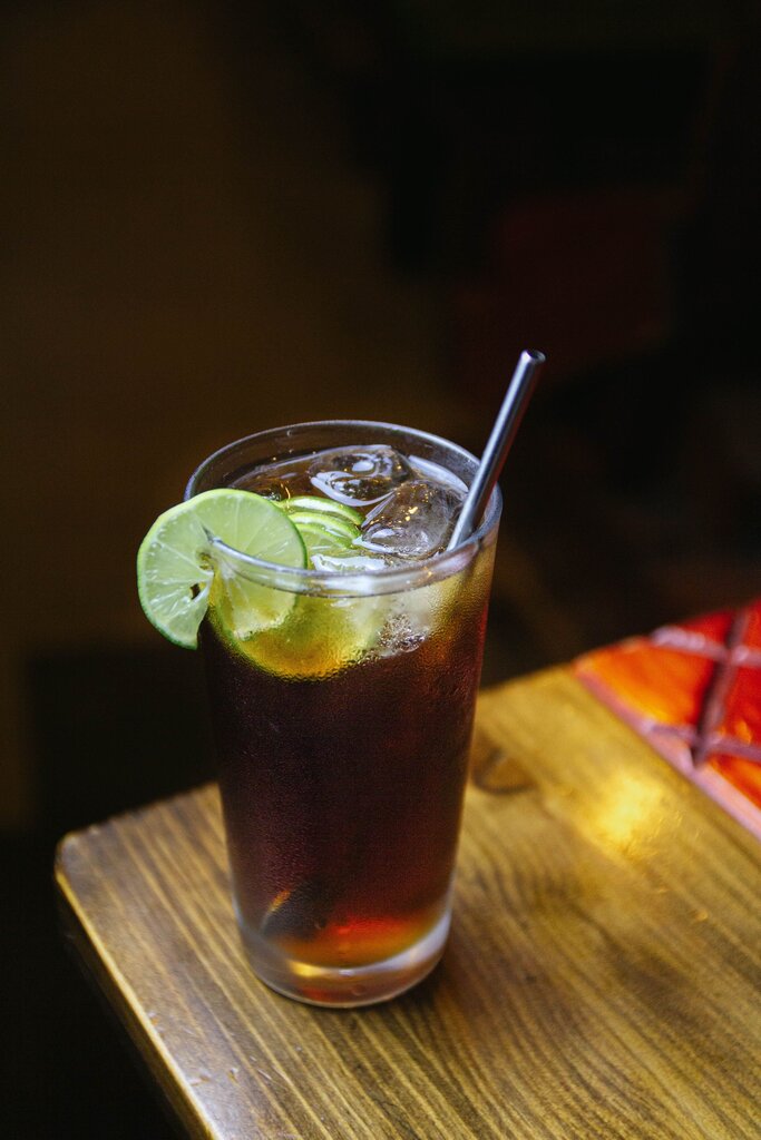Sparkling cola with lemon flavor