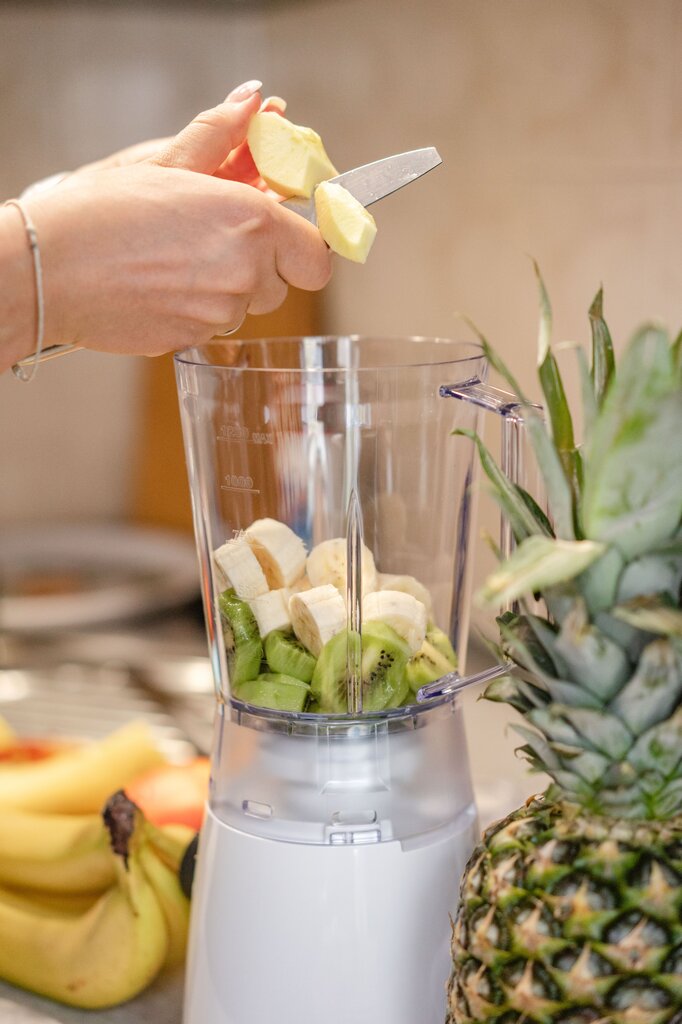 Membuat jus dari buah termasuk perubahan kimia.