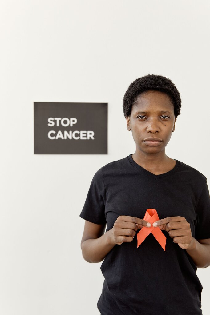 Mencione cómo se causa el cáncer de estómago: