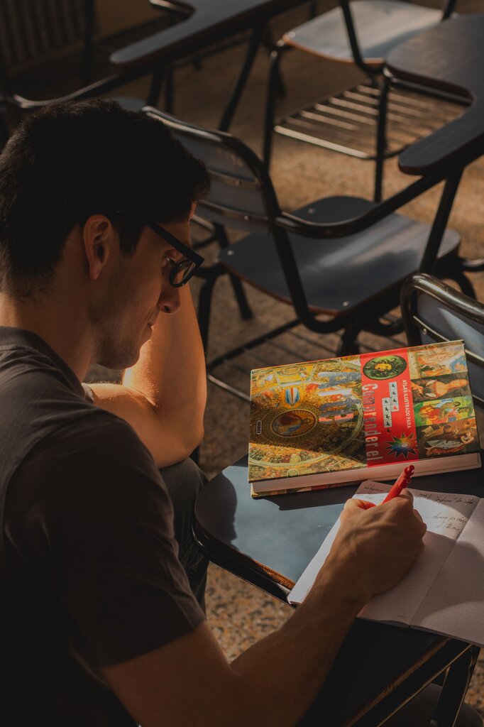 Does that man study with you?
