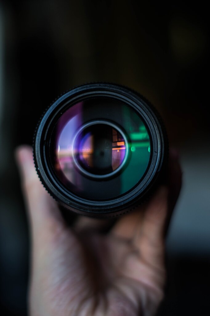 องค์ประกอบภาพที่สำคัญคืออะไรเพื่อให้ภาพดูสมดุลและมีจุดสนใจชัดเจน?