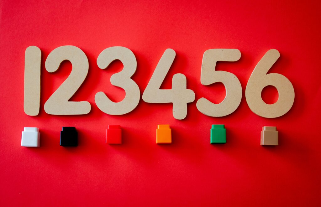¿Qué número es menor: 560, 506, 590?