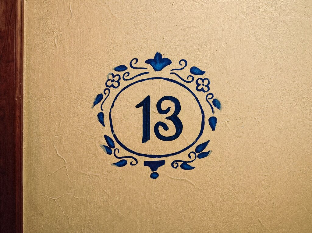 ¿Qué número es el tercero en la lista: 7, 12, 9, 15?