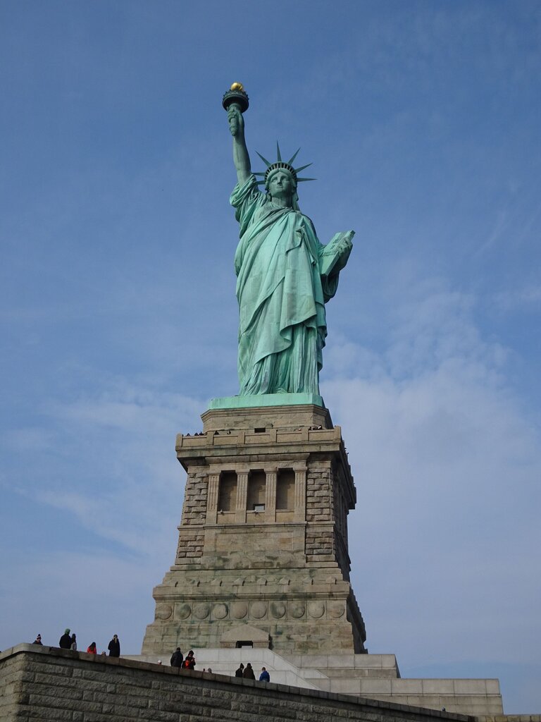 Si un niño quiere conocer la Estatua de la Libertad en Nueva York, ¿en qué continente se encuentra?