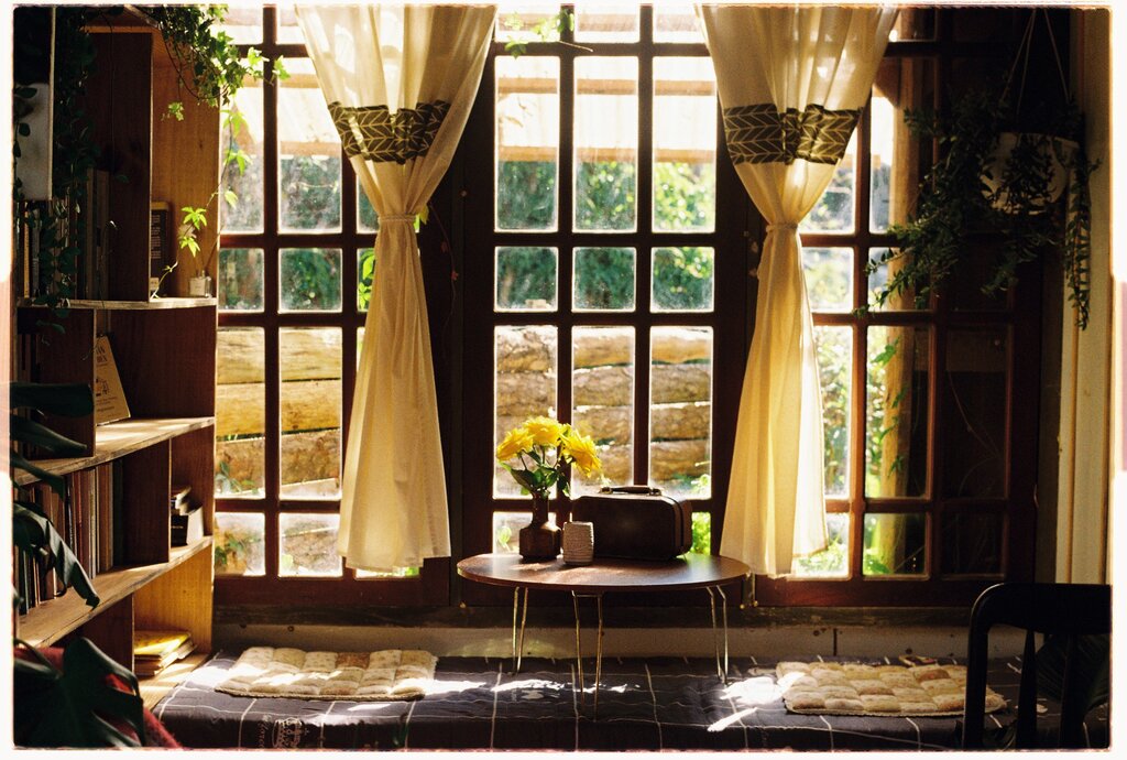 Choose the first sound: window