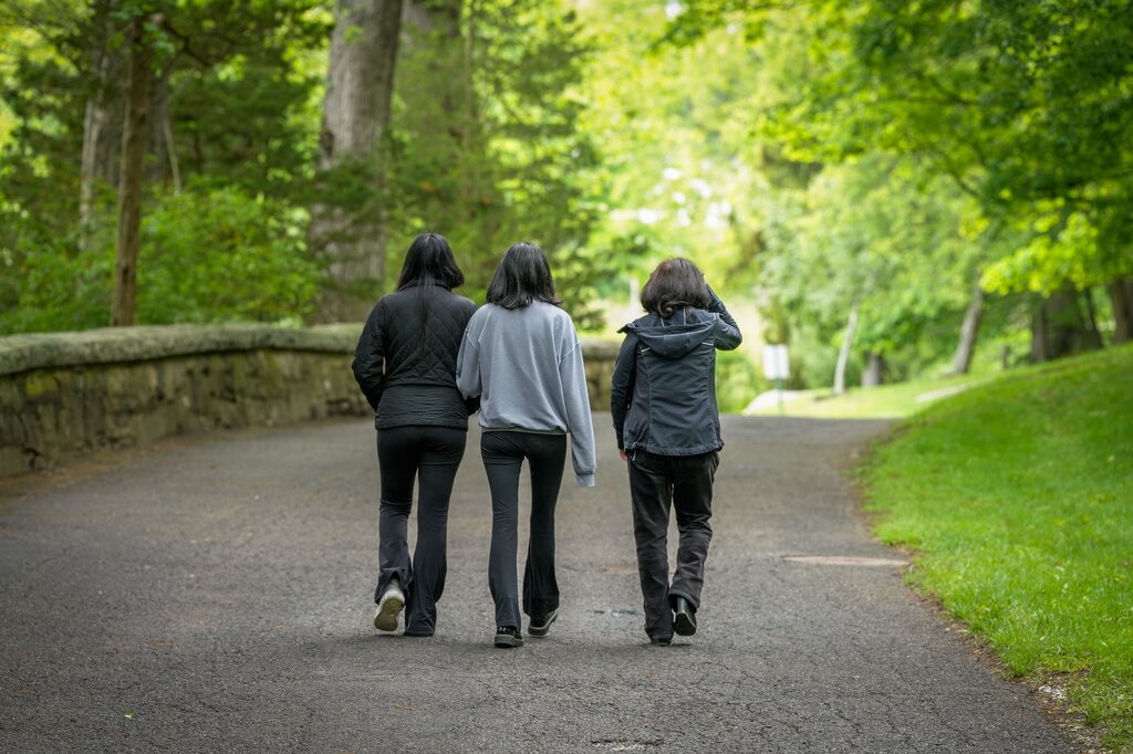 Choose the first sound: walking