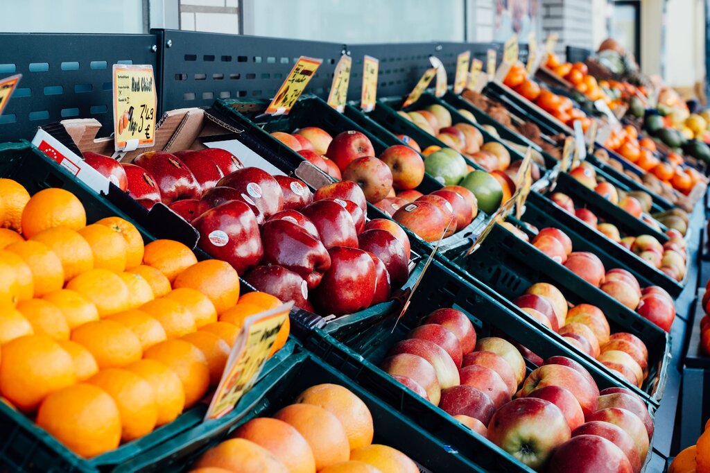 Una empresa transporta frutas desde una finca hasta un supermercado. ¿ Qué proceso representa? 