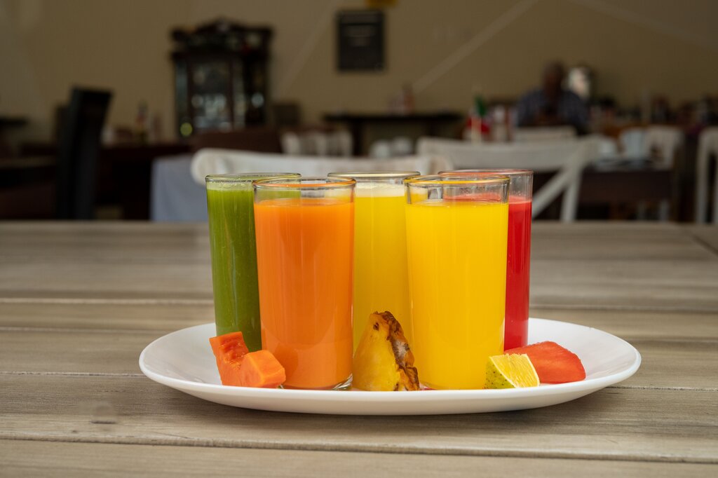 3 jugos cuestan B/.6. ¿Cuánto cuestan 8 jugos si mantienen el mismo precio por unidad?