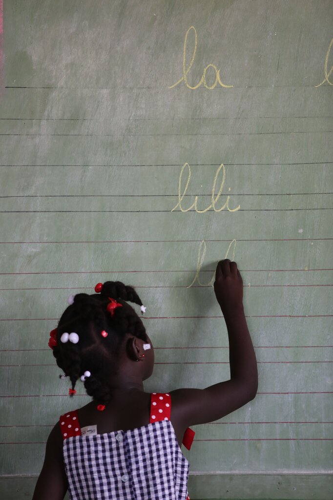 Je vais à l’école ___ apprendre le français.