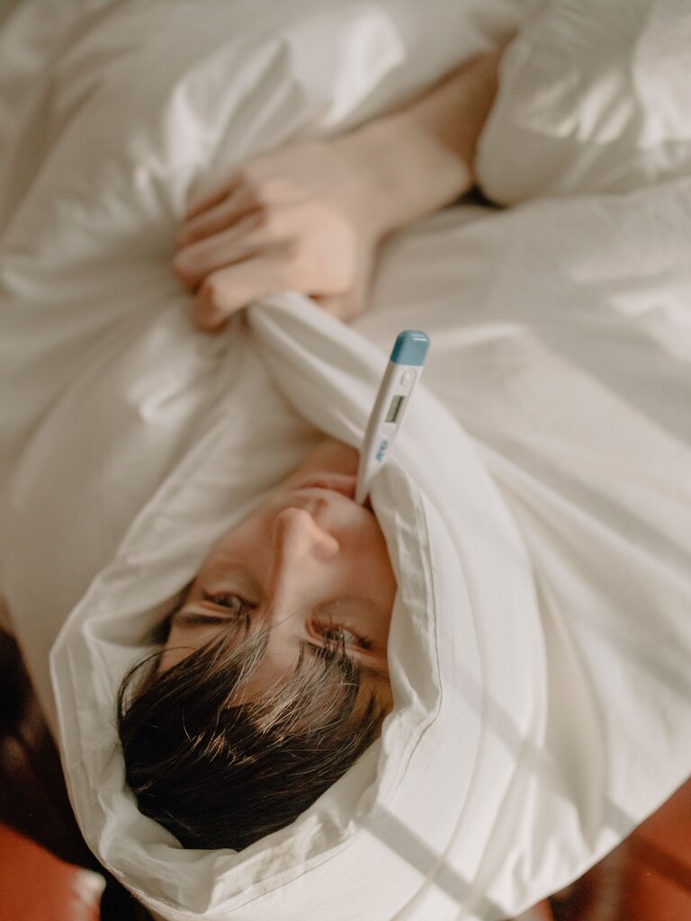 Je reste à la maison ___ je suis malade.