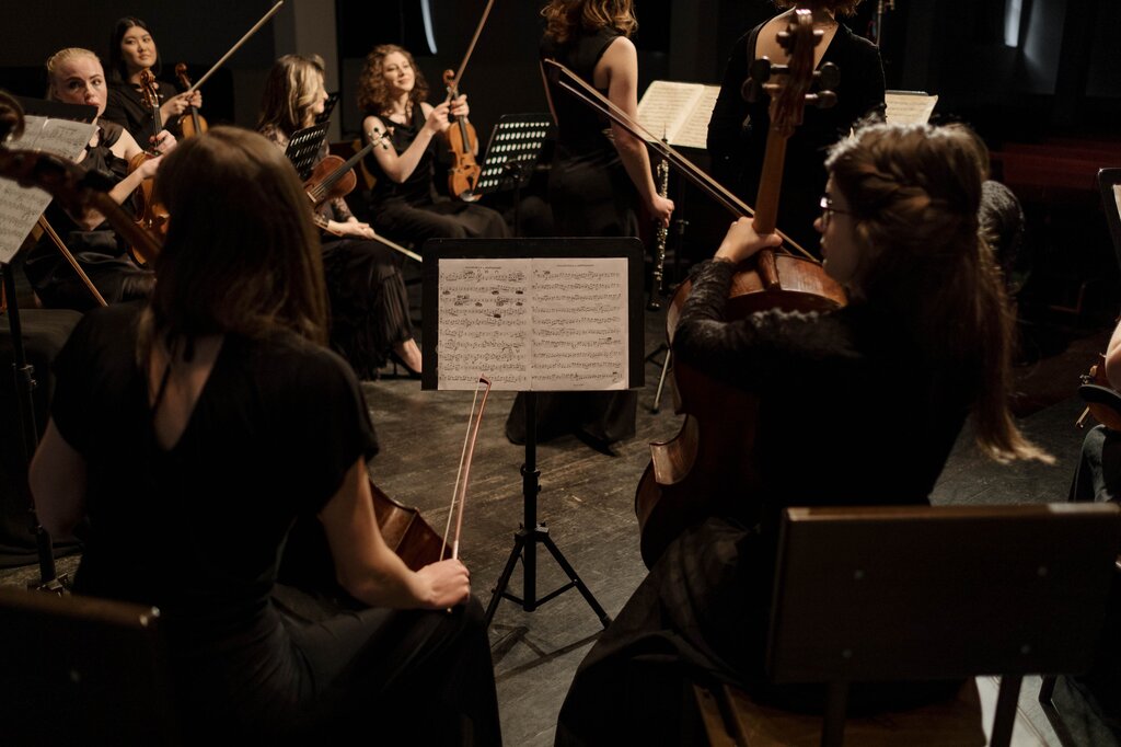 4 a rock band / a classical orchestra