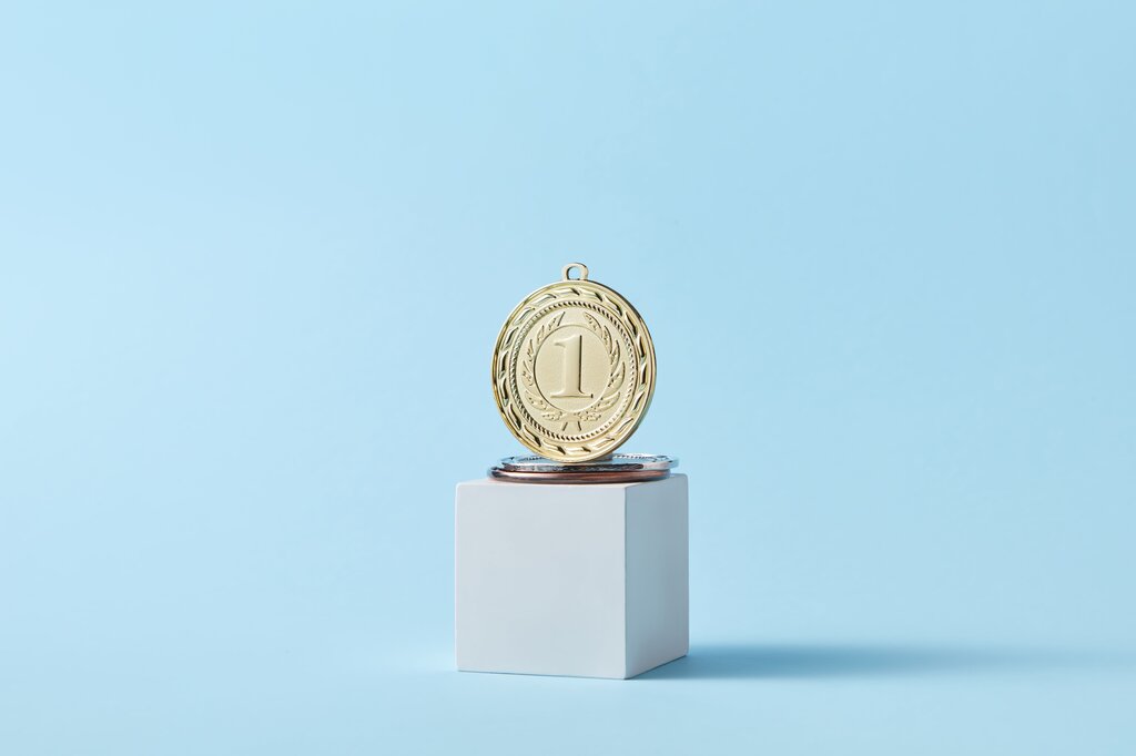 第一名 (dì yī míng) 的意思是？