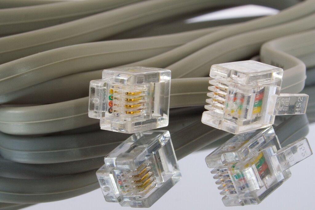 ¿Cuántos pares de hilos de cobre trenzados componen un cable UTP?