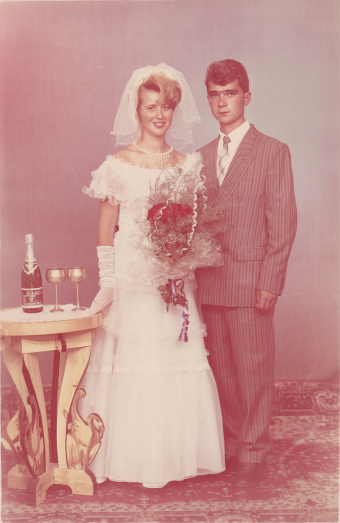 6. My parents ___ very young when they got married.
