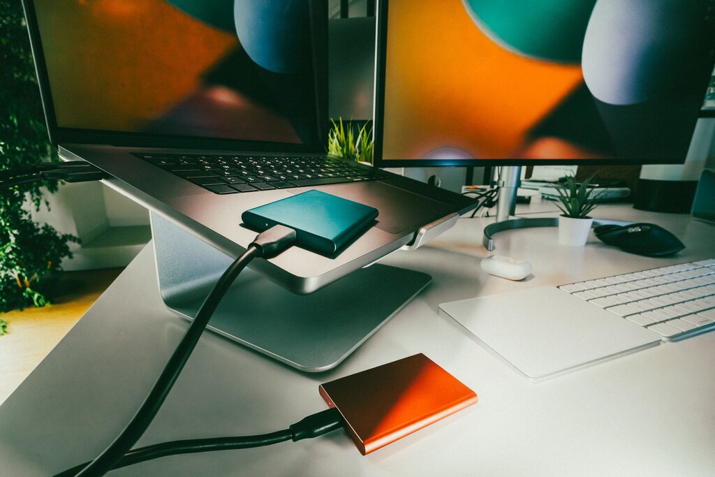 El proceso que Windows aplica en discos SSD en lugar de la desfragmentación se llama: