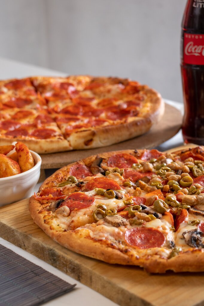 I eat pizza.