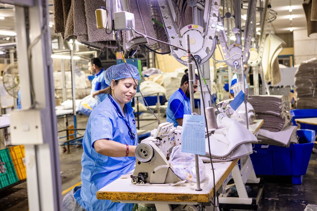 Un trabajador recibe $100.000 por 5 días de trabajo. Si mantiene el mismo pago diario, ¿Cuánto recibirá por trabajar 8 días?