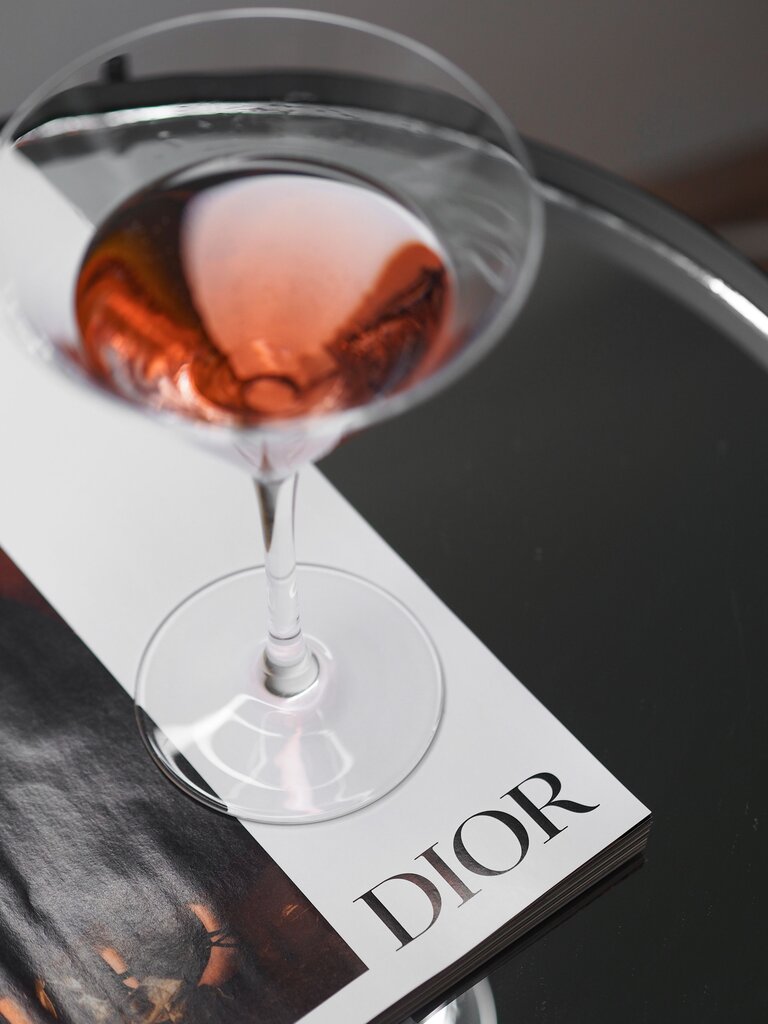 Dior J'adore's curvy gold bottle design was inspired by: