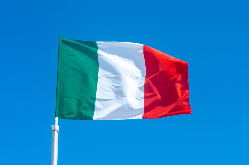 I AM FROM ITALY. ____ NATIONALITY IS ITALIAN.