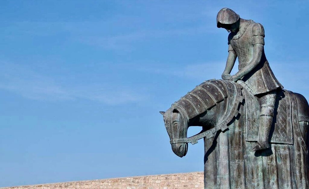  ¿Cuál fue una de las razones por las que el rey Jerjes se retiró a Asia tras su derrota en
Salamina, dejando al general Mardonio?