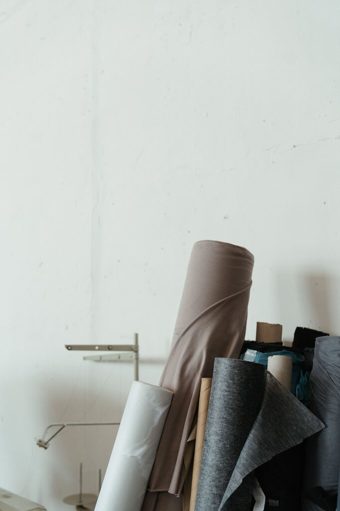 ¿Qué tipo de costo es la  compra de tela para  confeccionar un vestido?