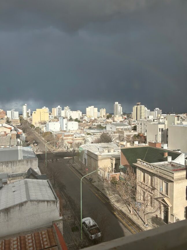 La tormenta, el sol, la autodestrucción y la autoconstrucción. La poesía d los opuestos es propia de