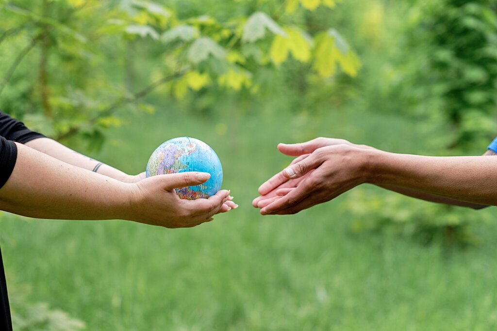 ¿Qué planeta es hogar de animales, plantas y seres humanos?