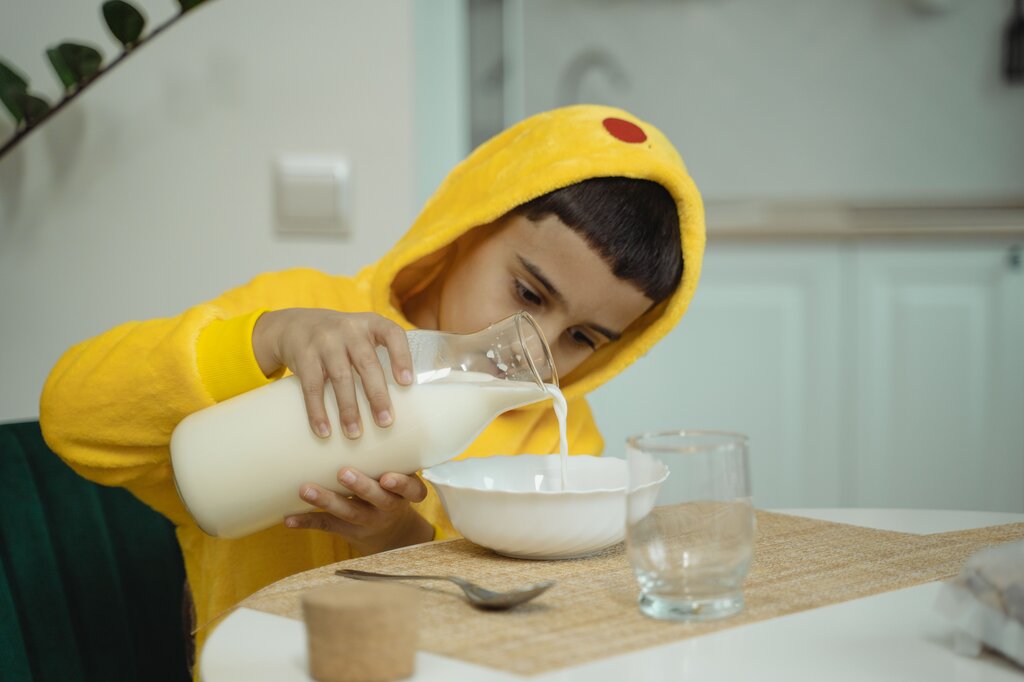 He doesn't like milk, ___ does he like juice.