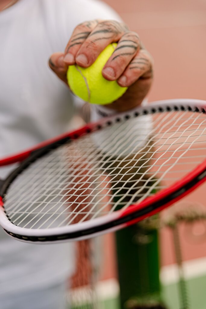 I like playing tennis, ______ I don't like playing basketball.