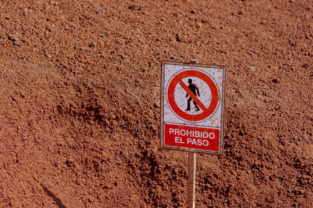 Que se prohíbe toda  minería