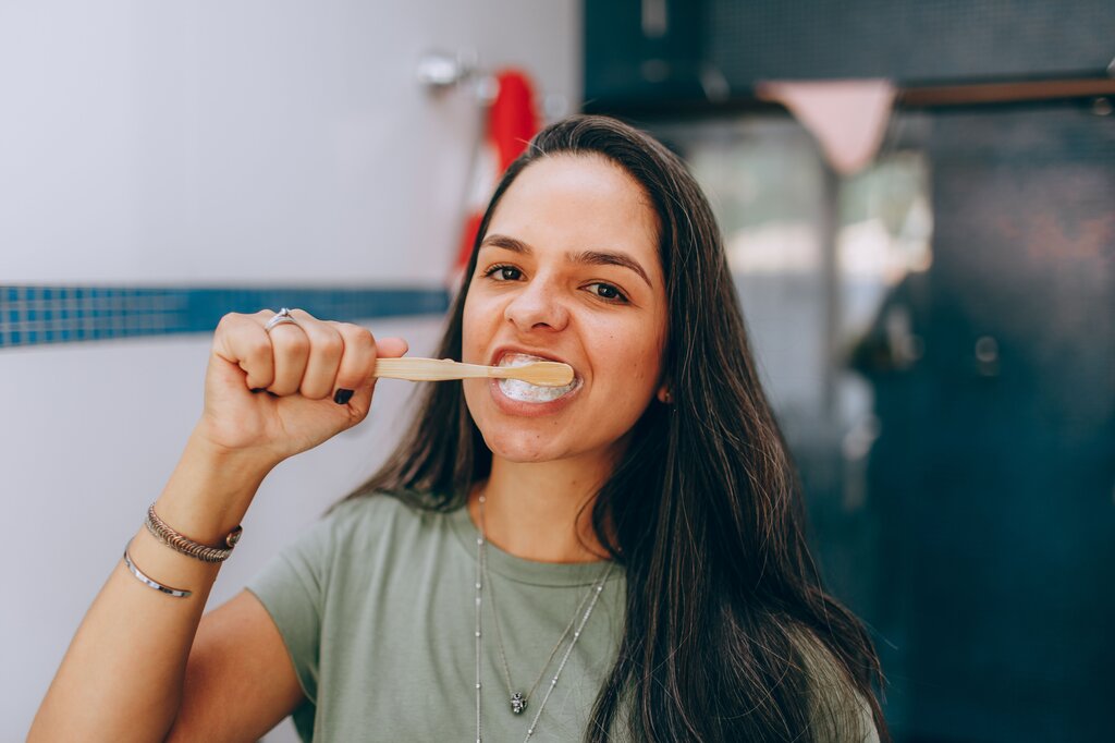 ¿Cepillarse los dientes despues de cada comida, es un habito saludable?