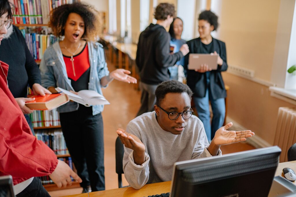 ¿Qué favorece que los estudiantes planteen sus propios problemas?