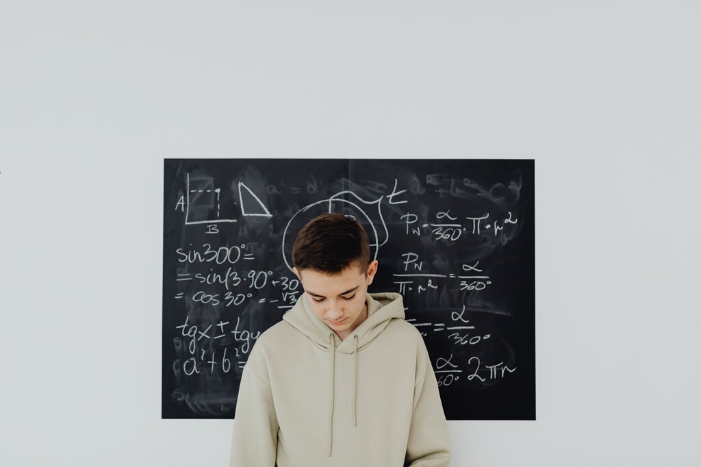 ¿De qué manera pueden los estudiantes plantear nuevos problemas?