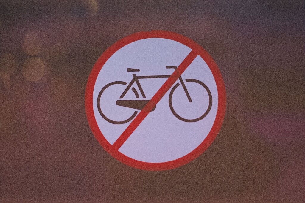 Fahrräder? (Perhatikan gambar di samping, tentukan kalimat larangan yang tepat!)
